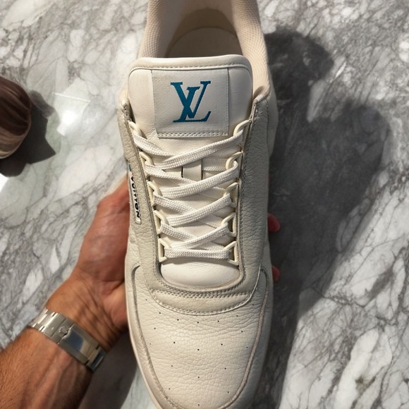 LOUIS VUITTON PARIS AUTHENTIC SNEAKER. 1 use Great cond. Shoelaces and dustbag! - Picture 2 of 4